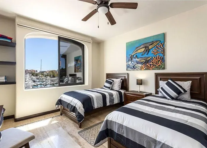 Chic Marina 2br With Pool Access