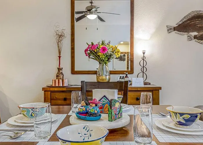 Chic Marina 2br With Pool Access *