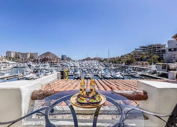 Chic Marina 2br With Pool Access *