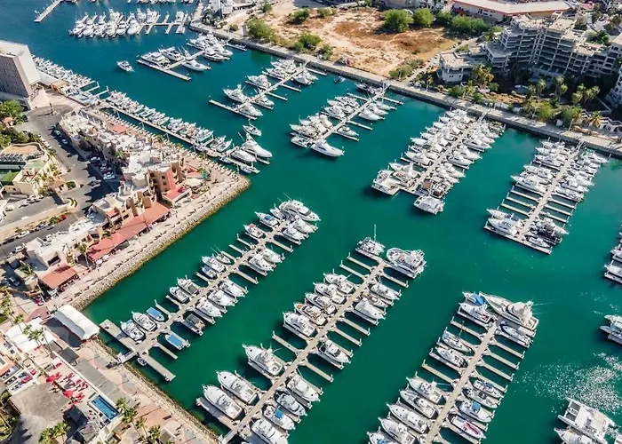 Chic Marina 2br With Pool Access