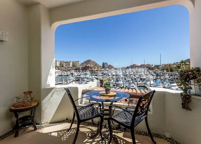 Chic Marina 2br With Pool Access